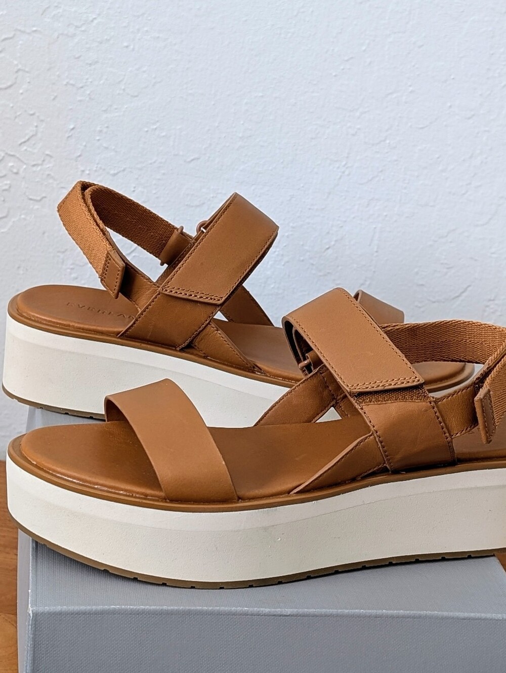 (NEW IN BOX♥️) Everlane Tan Leather Platform Sport Sandals Size 8 Never Worn - Picture 3 of 9